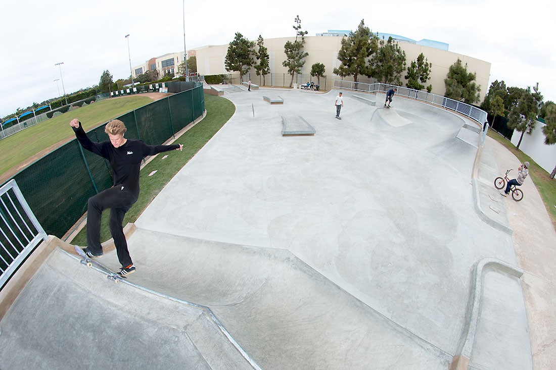 ManhattanBeachSkatepark_JaredCleland_Fsblunt_SpohnRanchB