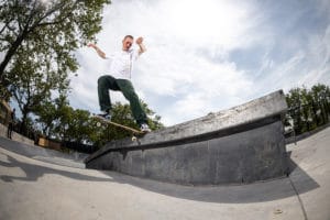 Switch Crooks Bump to Ledge in Brooklyn NYC