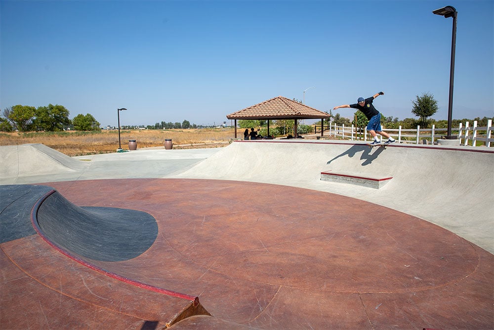 Backside Tail over the ledge at Perris Skatepark bowl