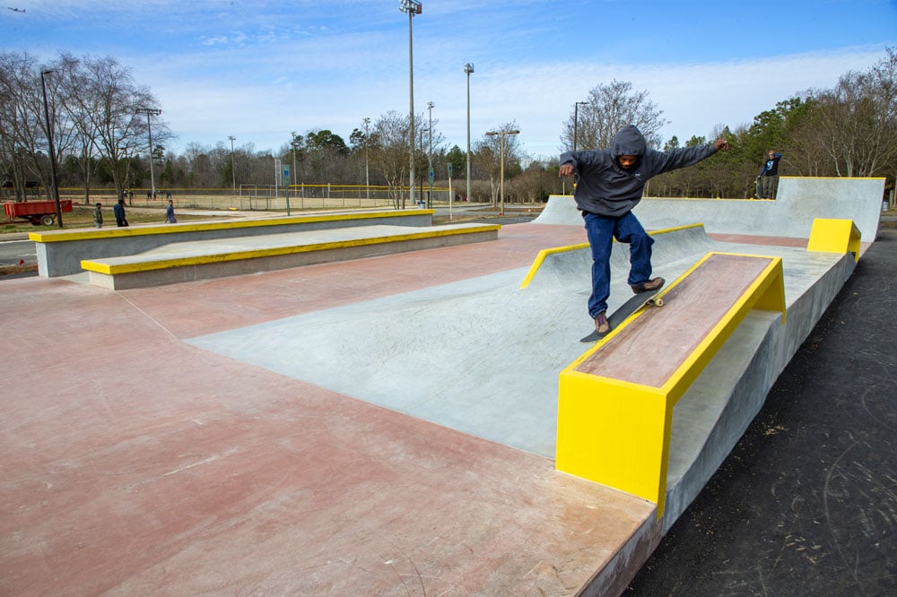 Frontside smith on the hubba at Mecklenburg Skatepark