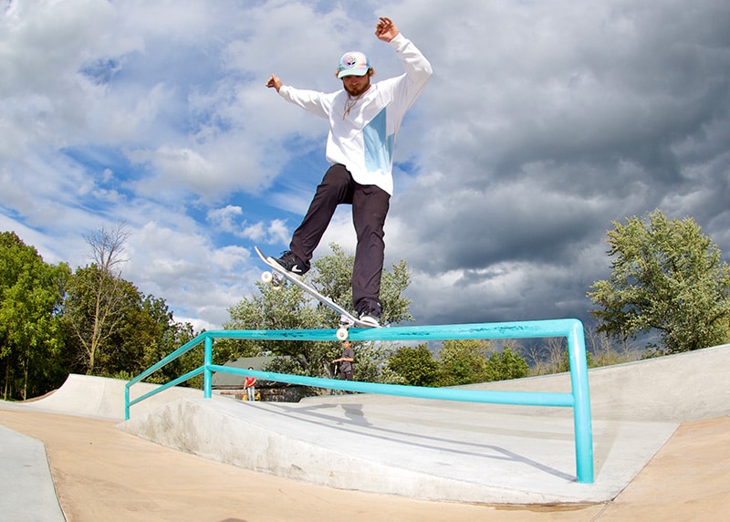 Frontside Nosegrind at Medina Skatepark designed and built by Spohn Ranch